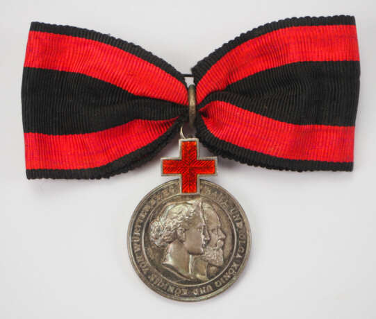 Württemberg: Karl-Olga-Medaille für Verdienste um das Rote Kreuz, in Silber, im Etui. - Foto 4