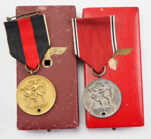 Medaille zur Erinnerung an den 13. März / 1. Oktober 1938, im Etui. - photo 1