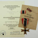 Kriegsverdienstkreuz, 2. Klasse mit Verleihungstüte und Urkunde für einen Untergruppenführer im RLB Wiesbaden. - фото 1