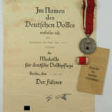 Medaille für deutsche Volkspflege, mit Verleihungstüte und Urkunde für einen Kreisobmann der NSKOV in Hutthurm. - фото 1