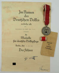 Medaille für deutsche Volkspflege, mit Verleihungstüte und Urkunde für einen Kreisobmann der NSKOV in Hutthurm.