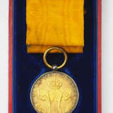 Niederlande: Hausorden von Oranien, 2. Modell (1908-1969), Verdienstmedaille, in Gold, im Etui. - фото 2