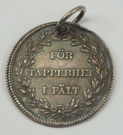 Schweden: Tapferkeitsmedaille "FOR TAPPERHET I FÄLT", 2. Typ (Karl XIII. 1809-1819), in Silber. - Foto 3
