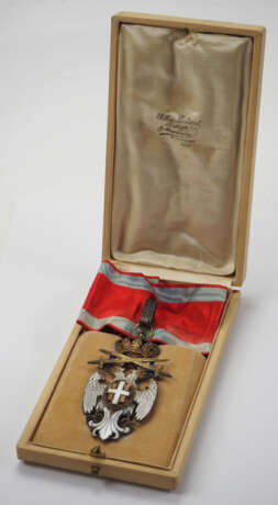 Serbien: Orden des Weißen Adler, 2. Modell (1903-1941), 3. Klasse mit Schwertern, im Etui. - Foto 6