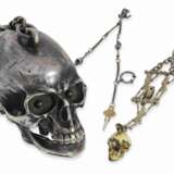 Chatelaine/Halsuhr: Fragment einer Memento Mori Halsuhr und 2 Memento Mori Chatelaines, 19./20.Jh. - Foto 1