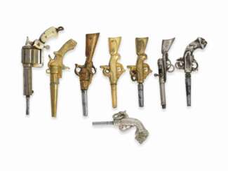 Uhrenschlüssel: interessantes Konvolut von 8 Uhrenschlüsseln in Pistolenform, 1800-1850