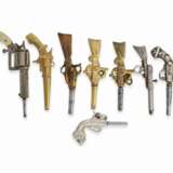 Uhrenschlüssel: interessantes Konvolut von 8 Uhrenschlüsseln in Pistolenform, 1800-1850 - photo 2