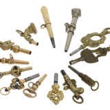 Uhrenschlüssel: große Sammlung seltener Spindeluhrenschlüssel, ca.1750-1820, dabei Raritäten - фото 9