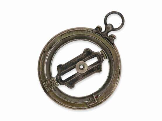 Taschenuhr: interessantes Konvolut aus einer Doppelgehäuse-Spindeluhr mit Schlagwerk und einer Äquinoktial-Ringsonnenuhr, ca. 1730-1750 - photo 11