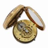Taschenuhr: museale Gold/Emaille-Spindeluhr mit feinster "en grisaille" Emaillemalerei und originaler Gold/Emaille-Chatelaine mit Siegel-Petschaft und Schlüssel, Paris um 1780 - photo 4