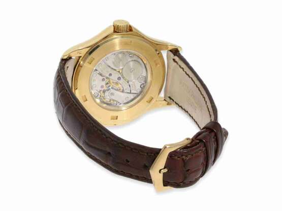 Armbanduhr: nahezu neuwertige, große Patek Philippe "CALATRAVA TRAVEL TIME" Ref.5134, mit Box und Stammbuchauszug, Genf 2002 - photo 2