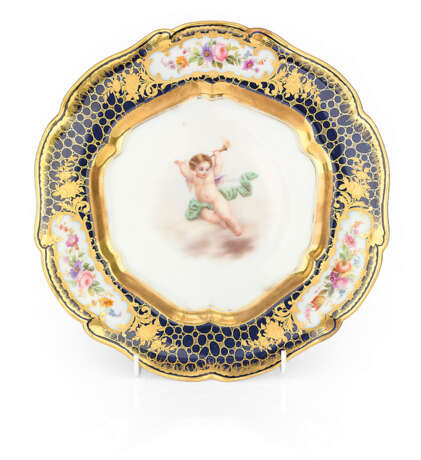 A Porcelain Dessert Plate with Angel Putti - photo 1