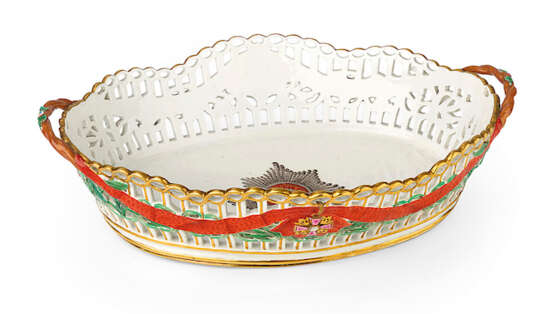A Large Porcelain Basket from the Imperial Order of St Alexander Nevsky Service - фото 1