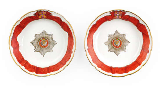 A Porcelain Soup Plate from the Imperial Order of St Alexander Nevsky Service - Foto 1