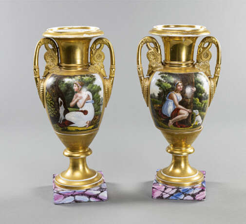 Paar Empire-Vasen mit Schwanenhenkeln - Foto 1