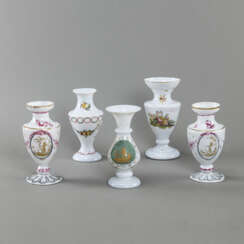 Fünf Milchglas-Vasen