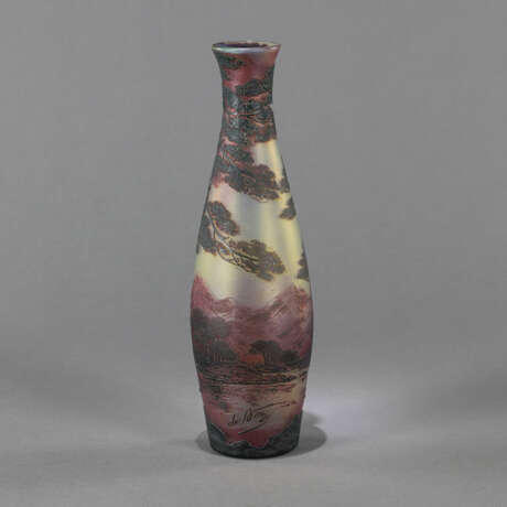Vase mit Landschaftsdekor - фото 1