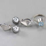 Paar Perl-Ohrringe und Ring mit blauem Farbstein - фото 1
