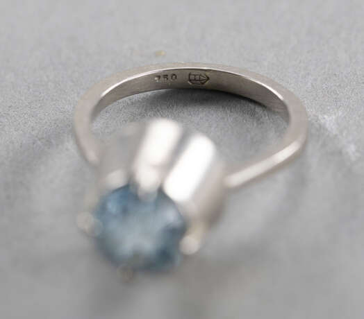 Paar Perl-Ohrringe und Ring mit blauem Farbstein - photo 3