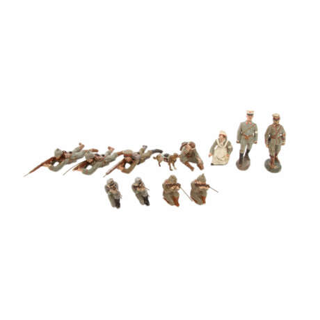 ELASTOLIN u.a. Konvolut von fünf Sanitätsfiguren und sieben Soldaten, 1.WK., - Foto 1