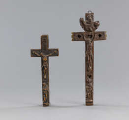 Zwei Reliquienkreuze mit Klosterarbeiten
