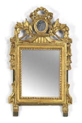 Kleiner Spiegel im klassizistischen Stil