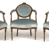 Satz von 3 Louis-XVI-Fauteuils - Foto 1