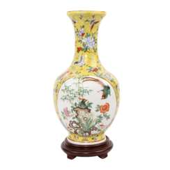Famille jaune Vase. CHINA, 20. Jahrhundert
