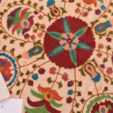 Gruppe von fünf Textilien, u.a. Suzani - Foto 6