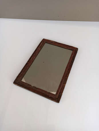 Spiegel, rückseitig dekoriert mit prächtiger, figuraler Lackmalerei. - photo 5