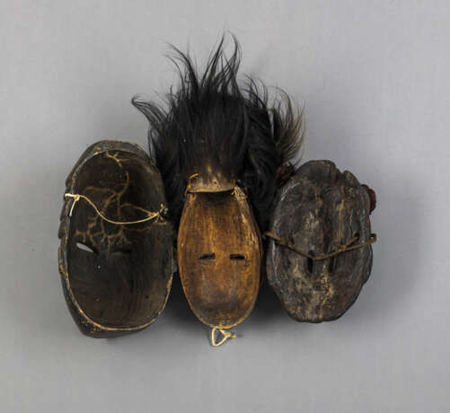 Drei Masken aus Holz - photo 2