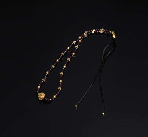 Halskette mit Gold- und Granatperlen - photo 4