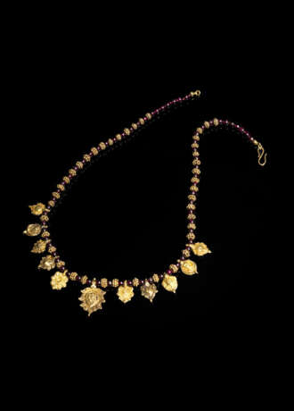 Halskette mit Gold-und Granatperlen - фото 1