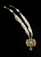 Perlenkette mit Gold im Mogul-Stil