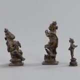 Drei Figuren aus Bronze mit Darstellungen des Krishna, Parvati und Hannuman - photo 2