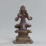 Bronze einer weiblichen Gottheit auf Stand - фото 3