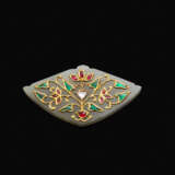 Anhänger aus hellgrüner Jade im Moghul-Stil mit Gold, Diamanten, Rubinen und Smaragden dekoriert - Foto 1