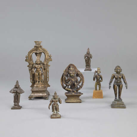 Sieben Bronzen mit Darstellungen von diversen Gottheiten - Foto 1