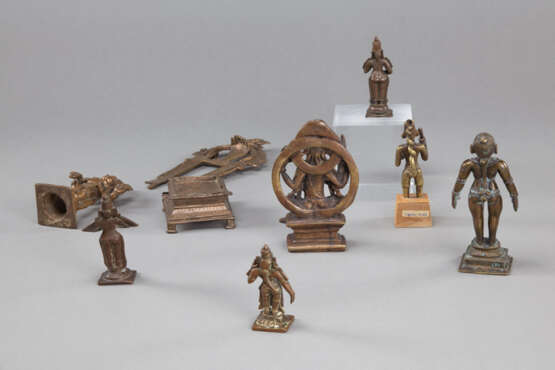 Sieben Bronzen mit Darstellungen von diversen Gottheiten - Foto 2