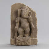 Stele aus Sandstein mit Darstellung des Ganesha - photo 1