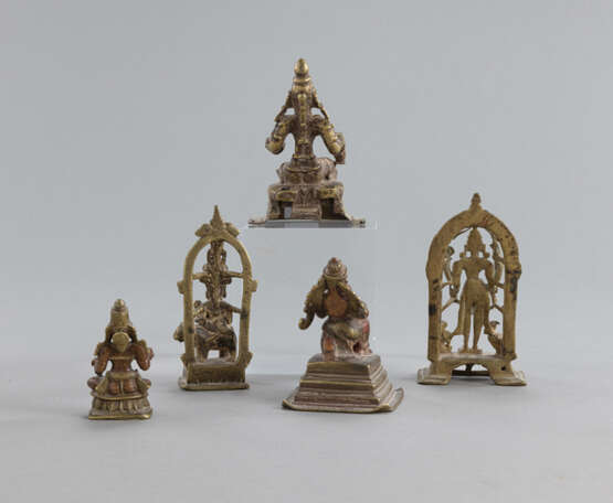 Fünf Figuren aus Bronze mit Darstellungen von diversen Göttern u.a. Bhu und Garuda - фото 3
