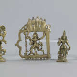 Vier Figuren aus Bronze mit zwei Darstellungen der Sri Devi, Krishna und Hanuman - photo 2