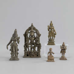 Fünf Figuren aus Bronze mit Darstellungen des Laksminarayana, Devi, eines Adoranten und Parvati