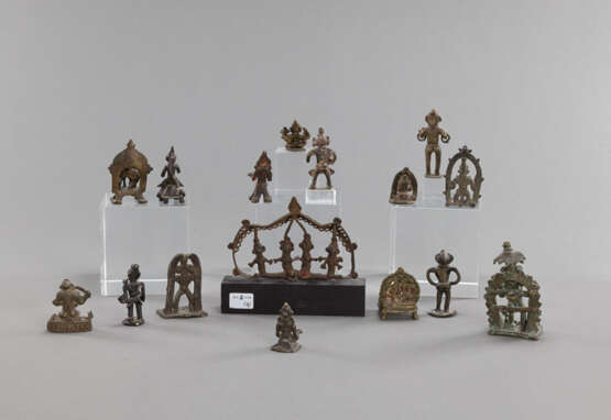 16 Figuren aus Bronze mit Darstellungen von diversen Gottheiten - photo 2