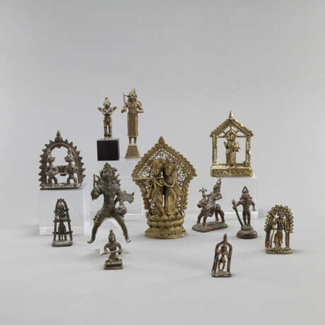 12 Figuren aus Bronze mit Darstellungen von diversen Gottheiten - photo 1