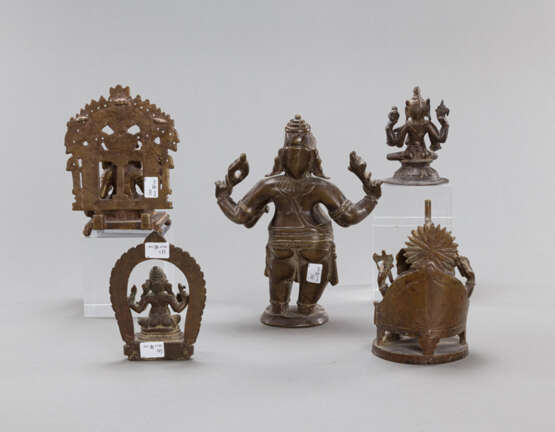 Fünf Figuren aus Bronze mit Darstellungen des Ganesha - photo 2