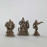 Drei Bronzen mit Darstellungen des Krishna, Ganesha und Narashima - photo 1