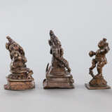 Drei Bronzen mit Darstellungen des Krishna, Ganesha und Narashima - Foto 2