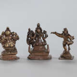 Drei Bronzen mit Darstellungen des Krishna, Ganesha und Narashima - Foto 3