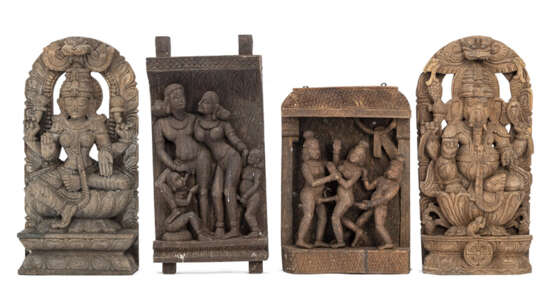 Drei Reliefschnitzereien aus Holz, u.a. mit Krishna - photo 2